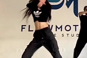 太棒啦！周姐下次去现场采访都能在暂停时客串一下啦啦队😍