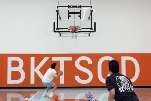 这投篮游戏太刺激了，不到最后一秒不知道谁能赢